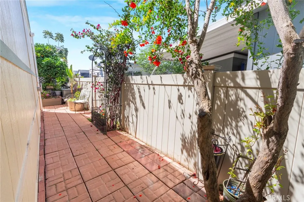 https://cdn.realtyfeed.com/cdn/127/306691413/8bc0d9e0fc381d4701dbf7b61c870bfb.webp