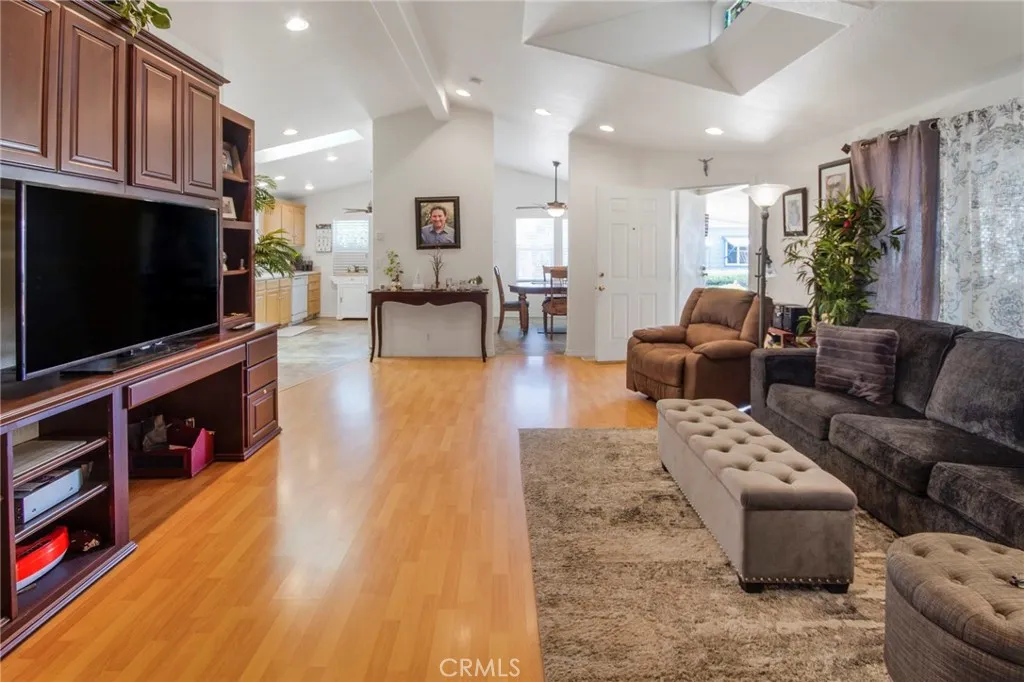 https://cdn.realtyfeed.com/cdn/127/306691413/a8039e1aeaa0ade7e1e7448809677a7b.webp