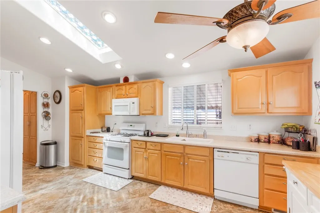 https://cdn.realtyfeed.com/cdn/127/306691413/b7b5ebf6efec28a055ca1ac2abc422e2.webp