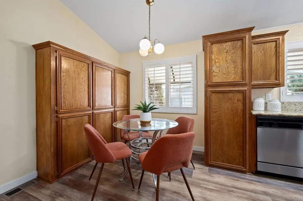 https://cdn.realtyfeed.com/cdn/127/306691663/247b793d05eeb2fc3ceb610bfacfdd39.webp