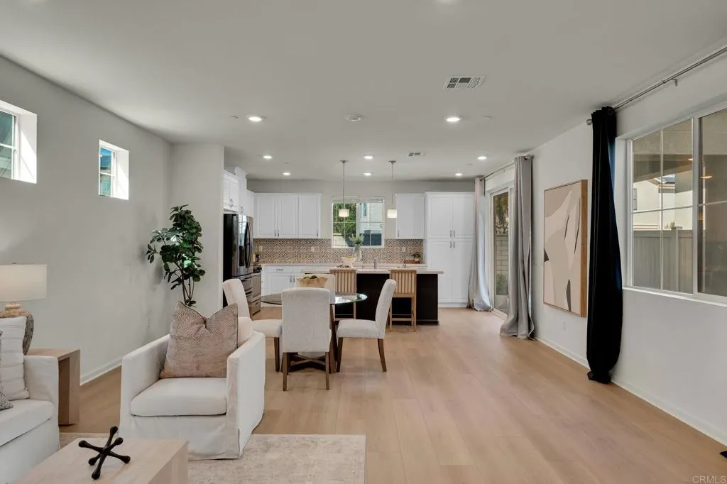 https://cdn.realtyfeed.com/cdn/127/306691782/bdcc53e3c9a1f66b4325aaff59e247ba.webp