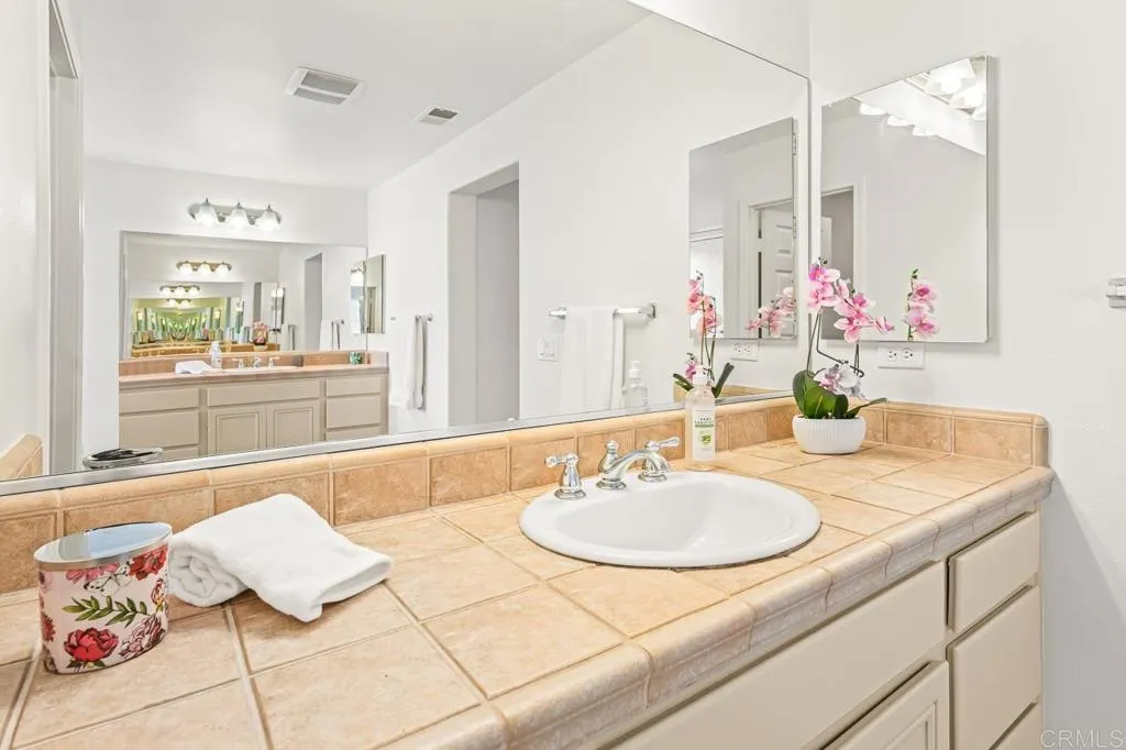 https://cdn.realtyfeed.com/cdn/127/306691864/50eccb2b82f45a0a9a04bf5c56a2ae26.webp