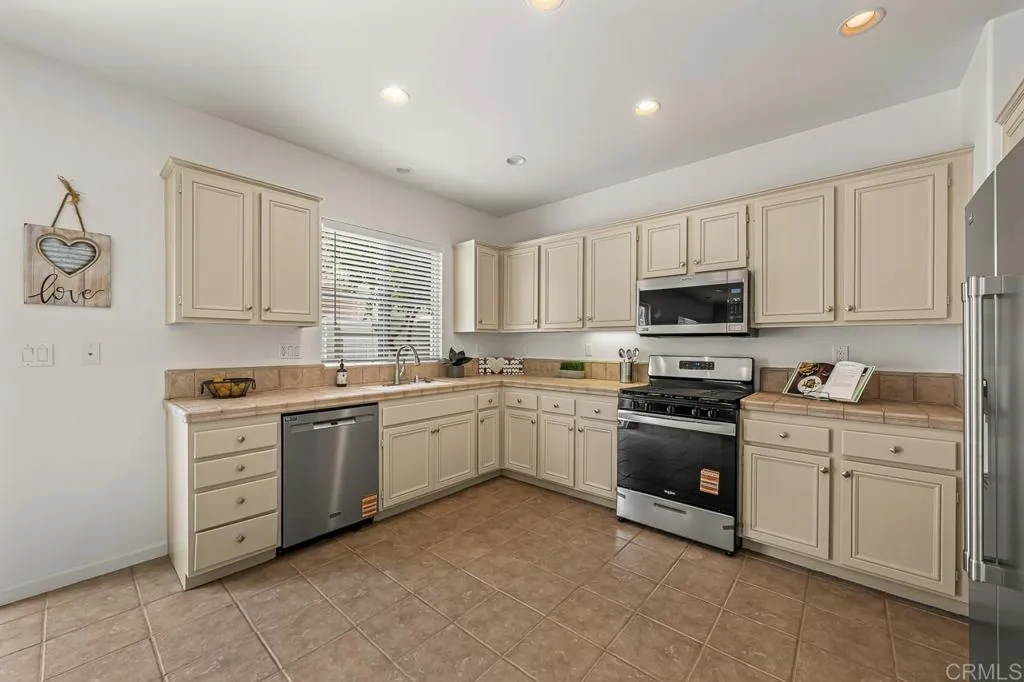 https://cdn.realtyfeed.com/cdn/127/306691864/e8375f3a45045385b799877cb69ec38d.webp