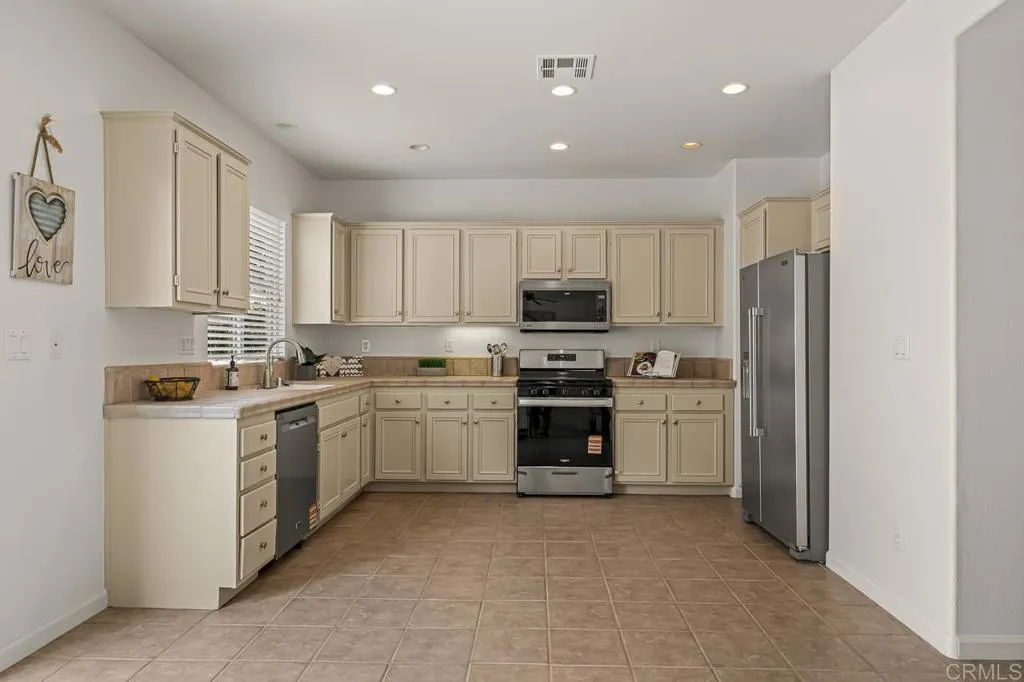 https://cdn.realtyfeed.com/cdn/127/306691864/f1ad0c09fd40a1da5c00ef361cb2642f.webp