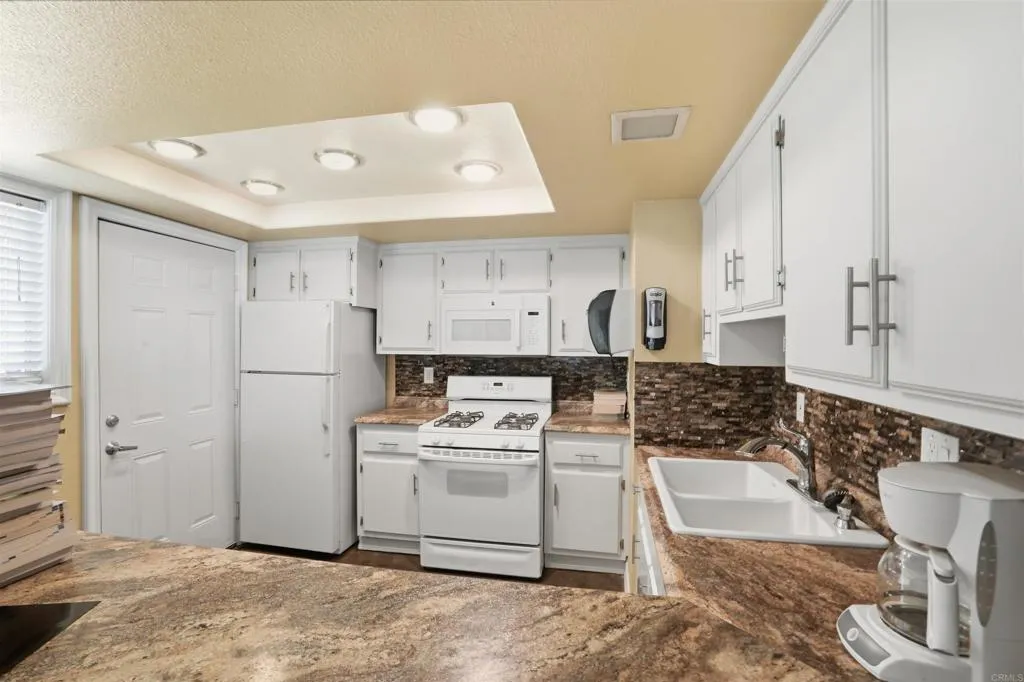 https://cdn.realtyfeed.com/cdn/127/306691904/7b435497e777466cb289fc648a0f7c1e.webp