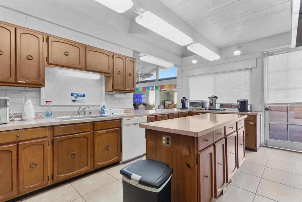 https://cdn.realtyfeed.com/cdn/127/306691972/b9a3f6466d0d25f75072b5962d624460.webp