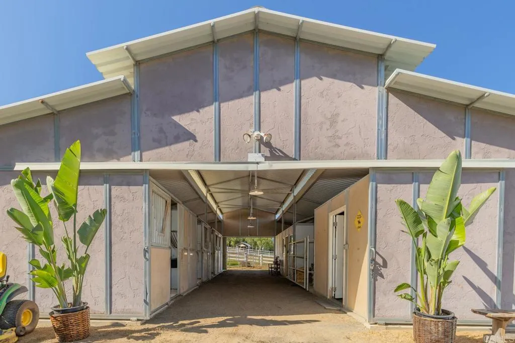 https://cdn.realtyfeed.com/cdn/127/306692079/109bad47a649883fc37a46d46c1f2e81.webp