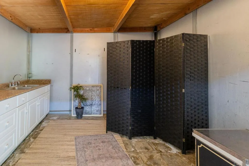 https://cdn.realtyfeed.com/cdn/127/306692079/252900438aa7f571572358a3b520b5b8.webp