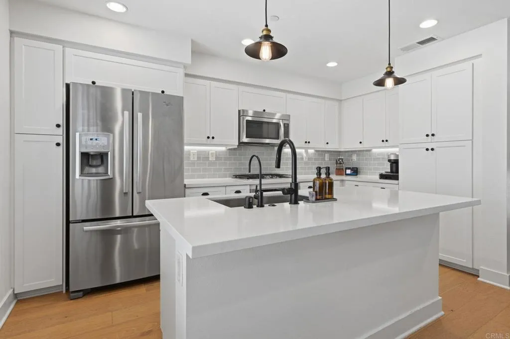 https://cdn.realtyfeed.com/cdn/127/306692215/19c671e2234b1bc1dd73b23d2a04dc03.webp