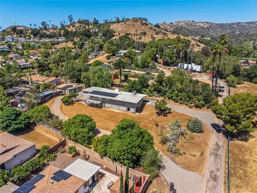 https://cdn.realtyfeed.com/cdn/127/306692216/342f9ef48575ce70de14f716228100af.webp