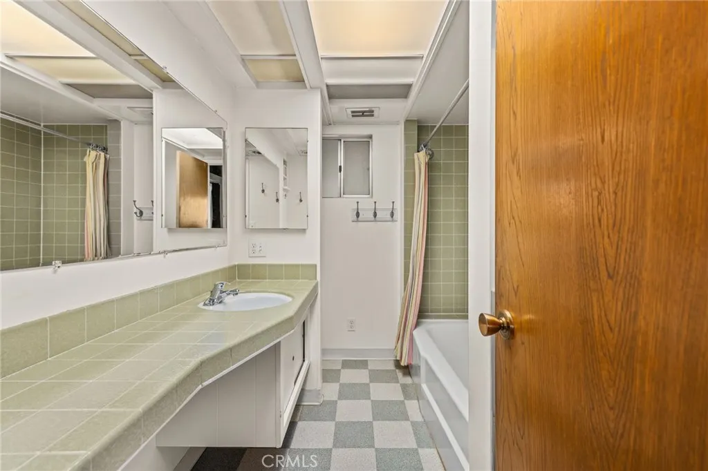 https://cdn.realtyfeed.com/cdn/127/306692216/b17fa8448bfda2452239383388119a56.webp