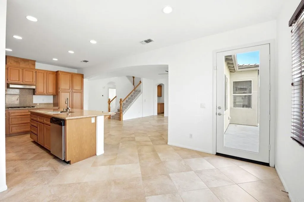 https://cdn.realtyfeed.com/cdn/127/306692226/8f9394613196b5467f6f3f2b141d6896.webp