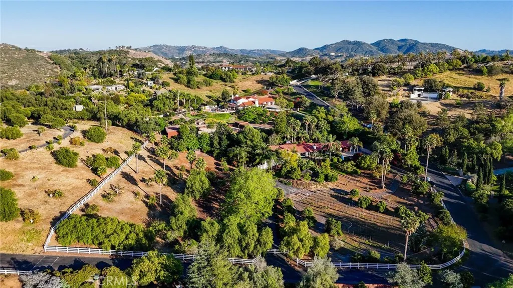 https://cdn.realtyfeed.com/cdn/127/306692243/32d1b5ac46bdba2644e3648160698dcd.webp
