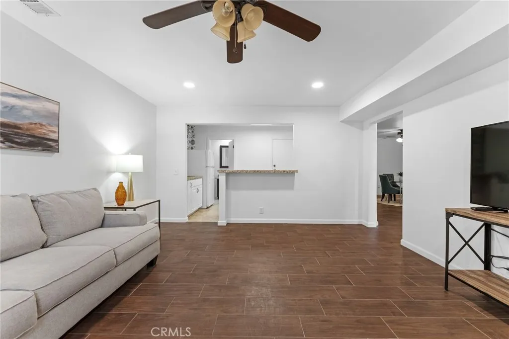 https://cdn.realtyfeed.com/cdn/127/306692243/73ece9db62355e5b516bfd787fe28f8f.webp