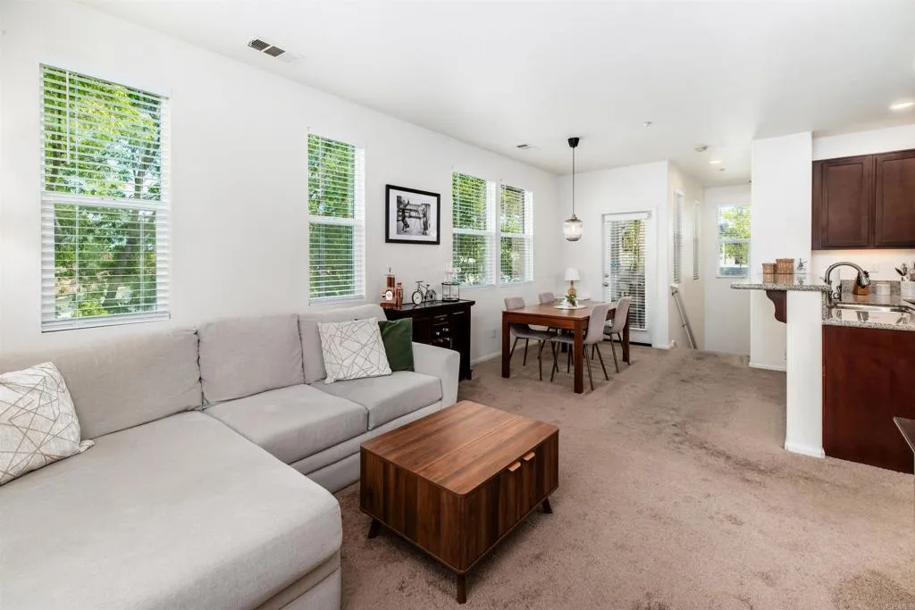https://cdn.realtyfeed.com/cdn/127/306692279/e064815ce31b15c2d8f70f649aa0ce15.webp