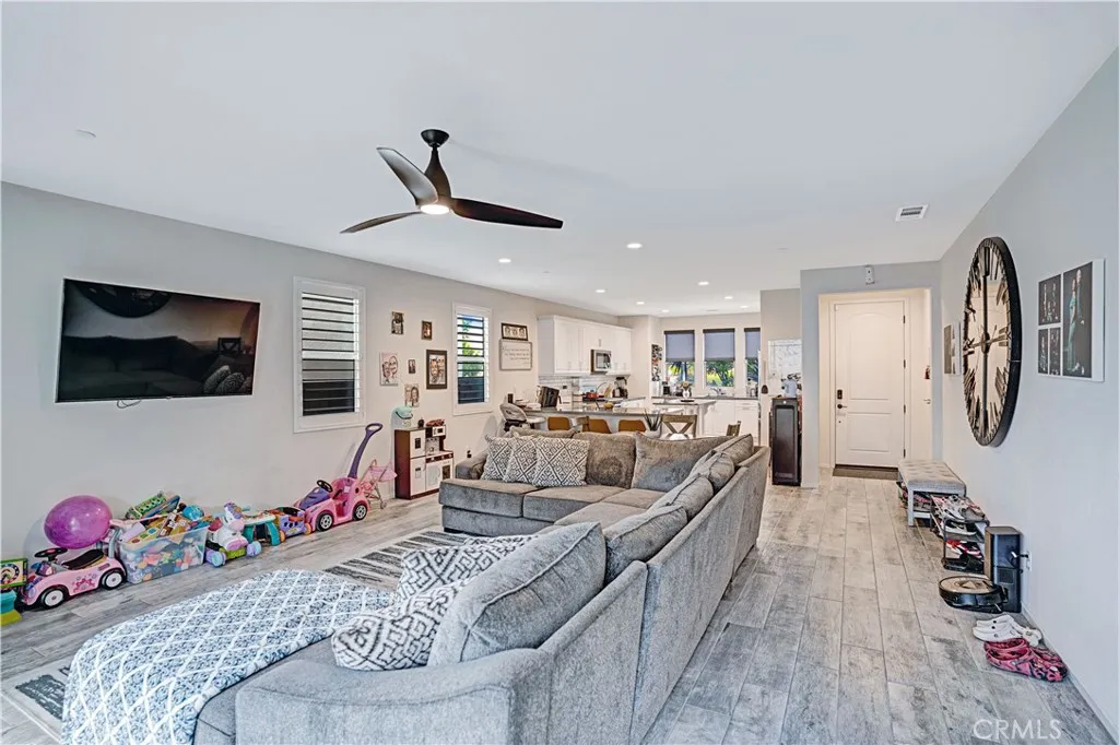 https://cdn.realtyfeed.com/cdn/127/306692387/c47b97bb685c207de98f04b721c01ca0.webp
