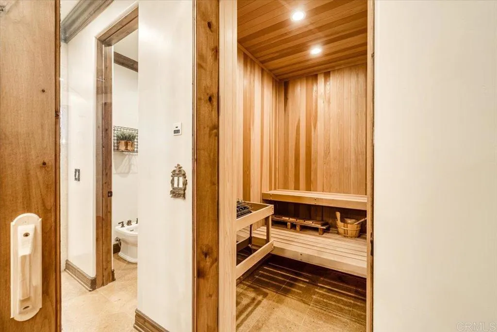 https://cdn.realtyfeed.com/cdn/127/306692443/2f4f8d89eba63a3be7a3a51038d5e196.webp