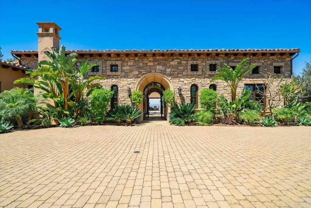 https://cdn.realtyfeed.com/cdn/127/306692443/35968ed332400a34f06045f1b399ebda.webp