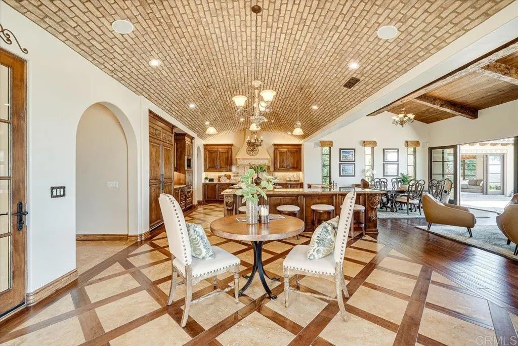 https://cdn.realtyfeed.com/cdn/127/306692443/6de2f806a0f06d98f9dfd5562a3c7b8e.webp