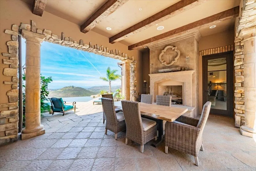 https://cdn.realtyfeed.com/cdn/127/306692443/f6f5ddb9790735a36fe824517f9dd813.webp