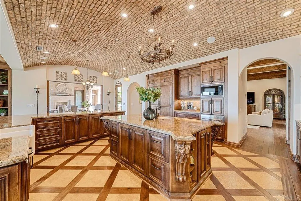 https://cdn.realtyfeed.com/cdn/127/306692443/fb4910e64e3dcc8771fefc68424b79c2.webp