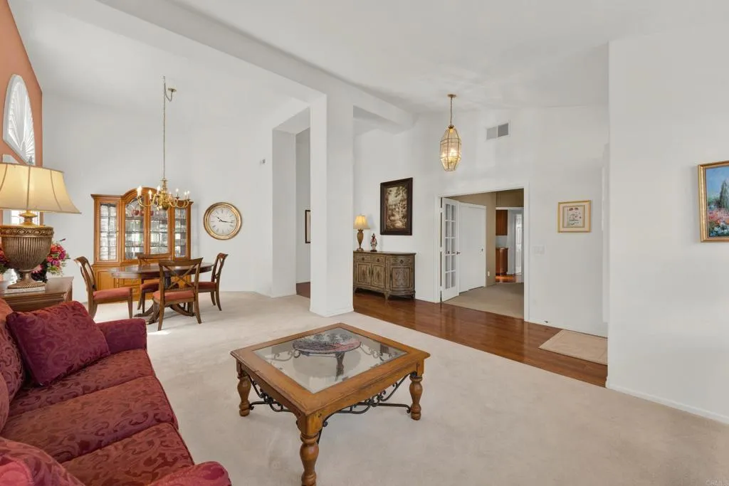 https://cdn.realtyfeed.com/cdn/127/306692445/1d6b12ec2933b734339533ced6659bf5.webp