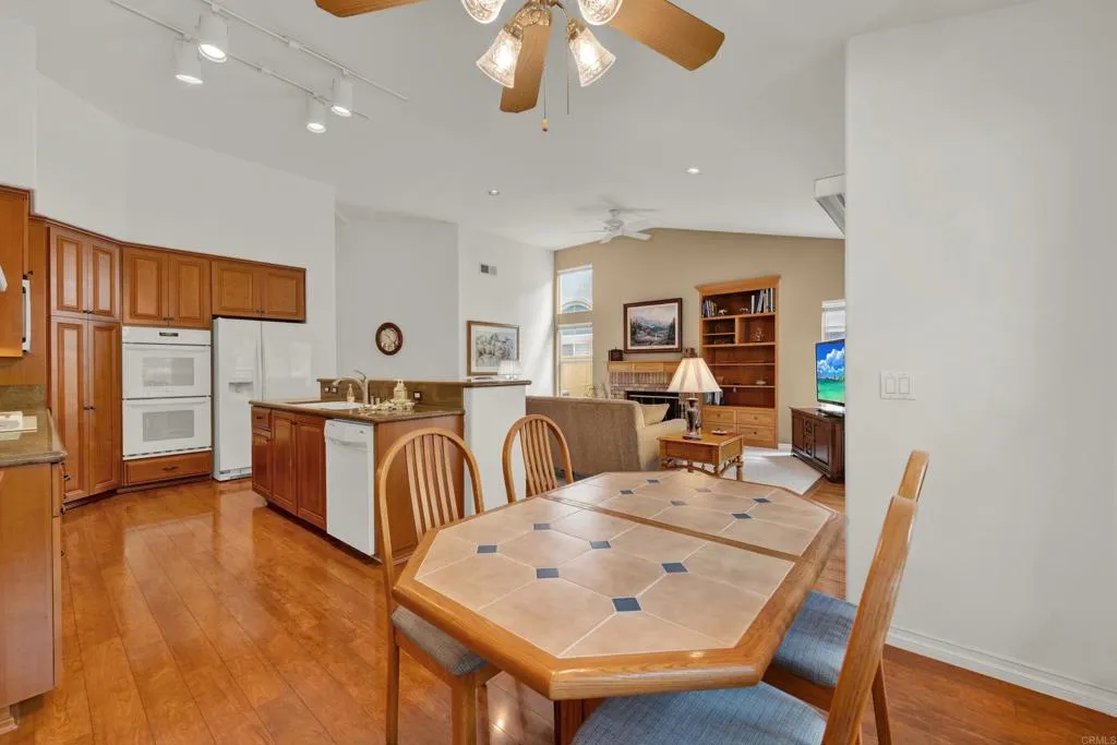 https://cdn.realtyfeed.com/cdn/127/306692445/4df33b1dcdec154af0aa8cef8ee97803.webp