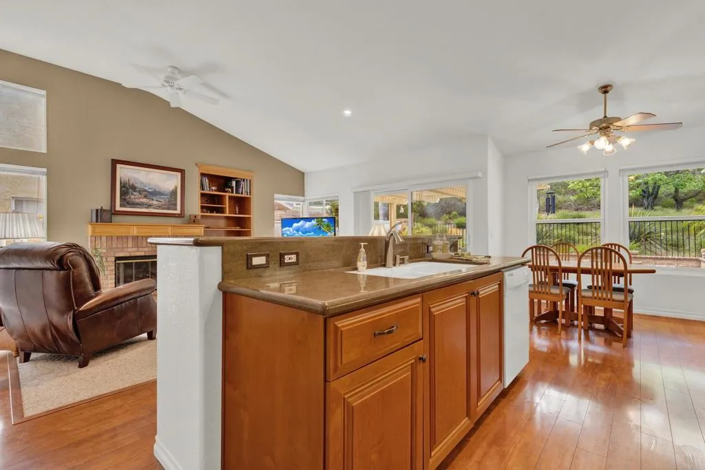 https://cdn.realtyfeed.com/cdn/127/306692445/5ffec36f366224f702cc148721a9a11e.webp