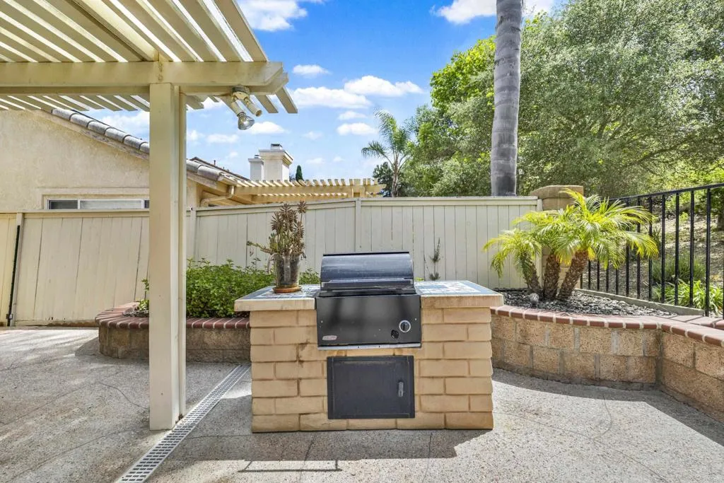 https://cdn.realtyfeed.com/cdn/127/306692445/dcc8917655dadf1aa71422308bd0590f.webp