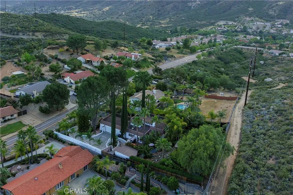 https://cdn.realtyfeed.com/cdn/127/306692449/0d3f0c3b9c8d2bc7288d12e554e729c5.webp