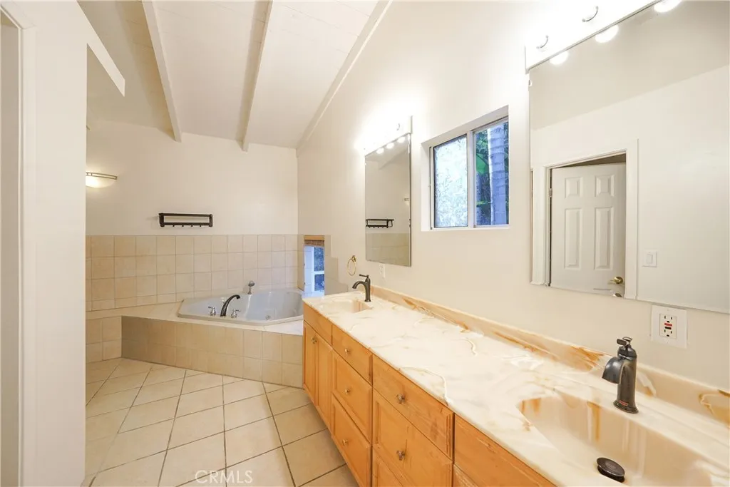 https://cdn.realtyfeed.com/cdn/127/306692449/334898f330e19e94bf9613f96a663acf.webp