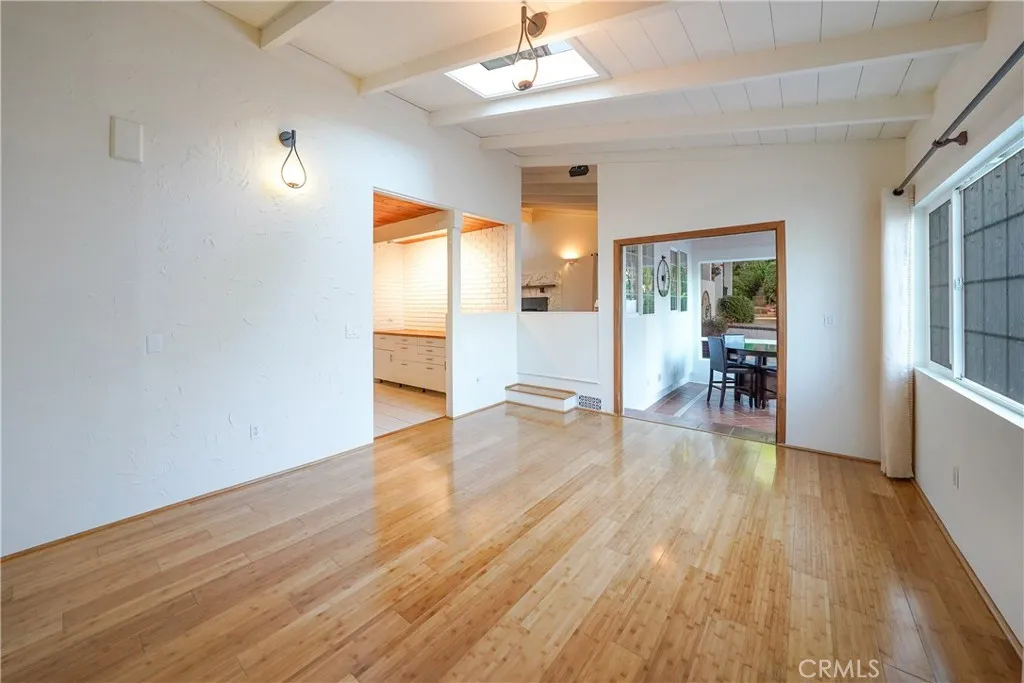 https://cdn.realtyfeed.com/cdn/127/306692449/593c52526b0cec6016f0e0475e83a9f8.webp