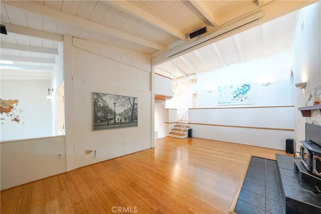 https://cdn.realtyfeed.com/cdn/127/306692449/791dc271c2e301f67ccad25dc6a81512.webp