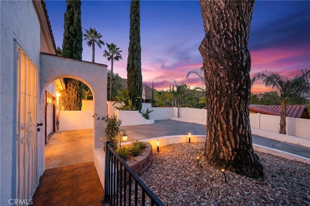 https://cdn.realtyfeed.com/cdn/127/306692449/906ba05d77a9c656d01fb63225da424d.webp