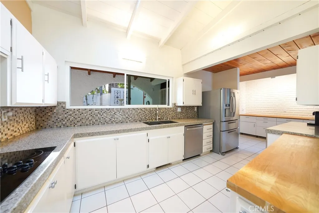 https://cdn.realtyfeed.com/cdn/127/306692449/cfc4310333c4c238361699a7f42435fd.webp