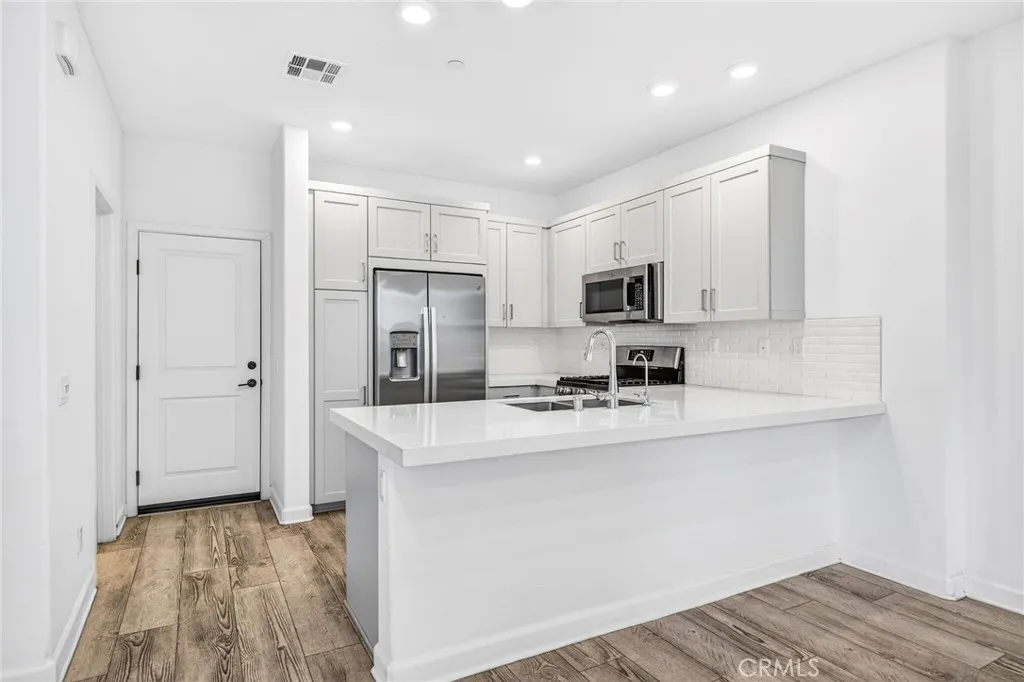Photo #8: SW26080716 Listing: Photo #8