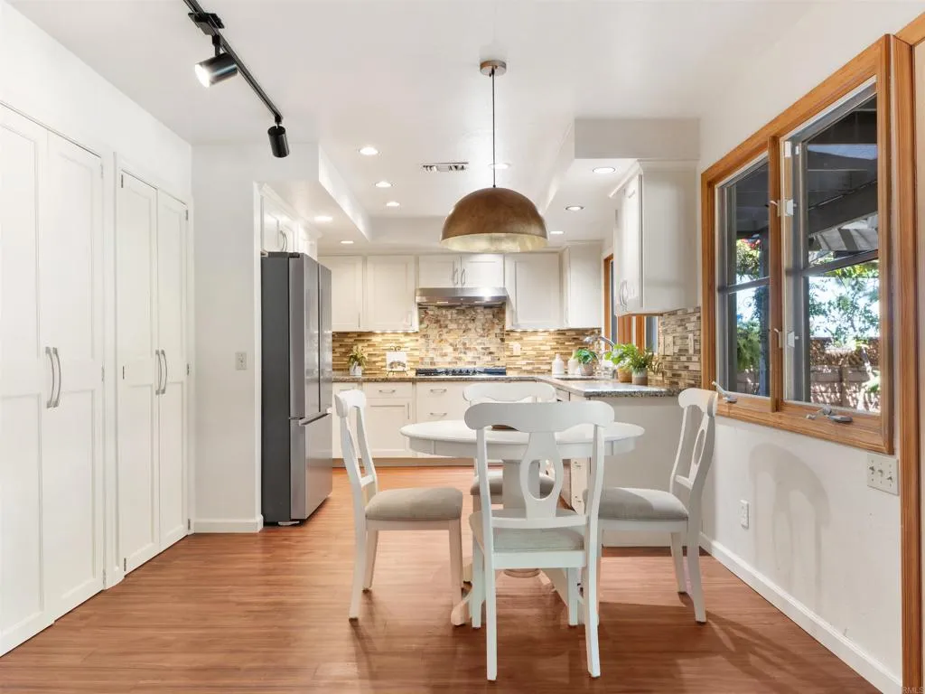 https://cdn.realtyfeed.com/cdn/127/306692501/2e0640f6825bfbff7353c0b54289abe3.webp