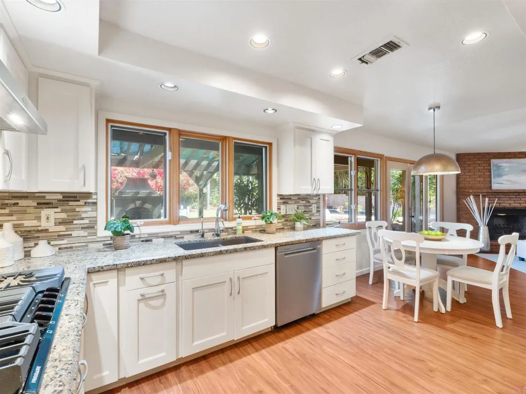 https://cdn.realtyfeed.com/cdn/127/306692501/f6d54185ebd723b870b97063b04e87ff.webp