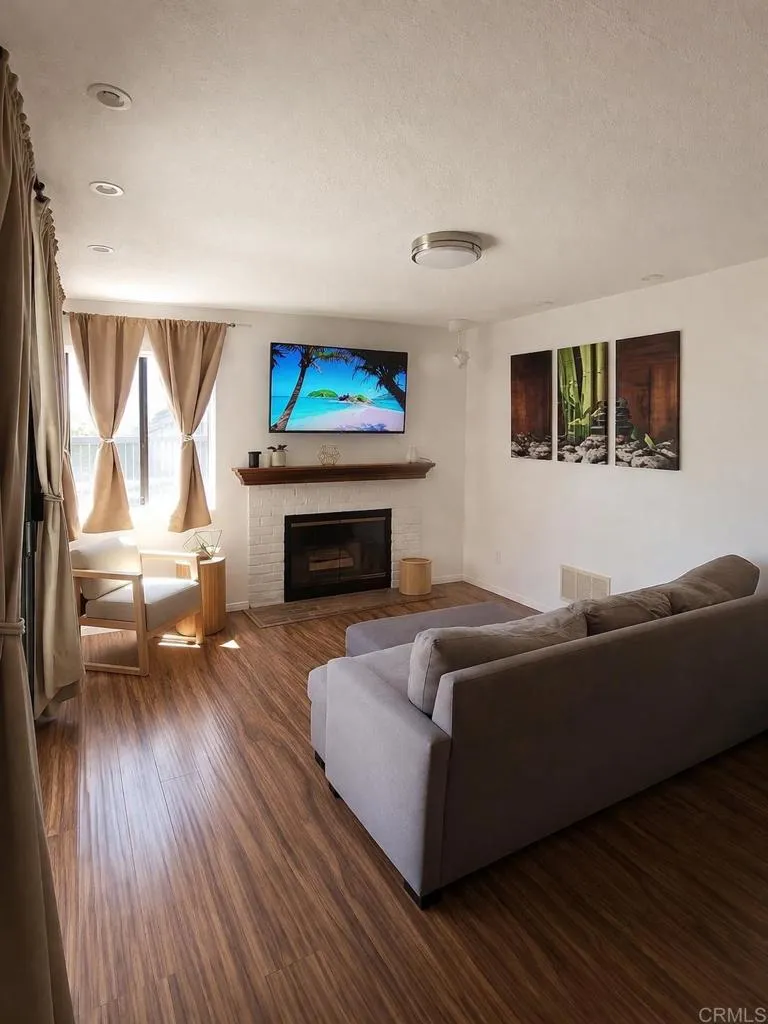 https://cdn.realtyfeed.com/cdn/127/306692530/213154a5eb6c2a9a79174b454ac28fe9.webp