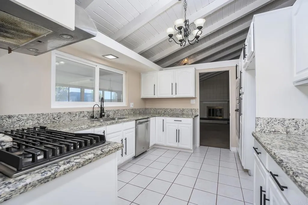 https://cdn.realtyfeed.com/cdn/127/306692544/1c3f40a5ce162823980b65aab7710021.webp