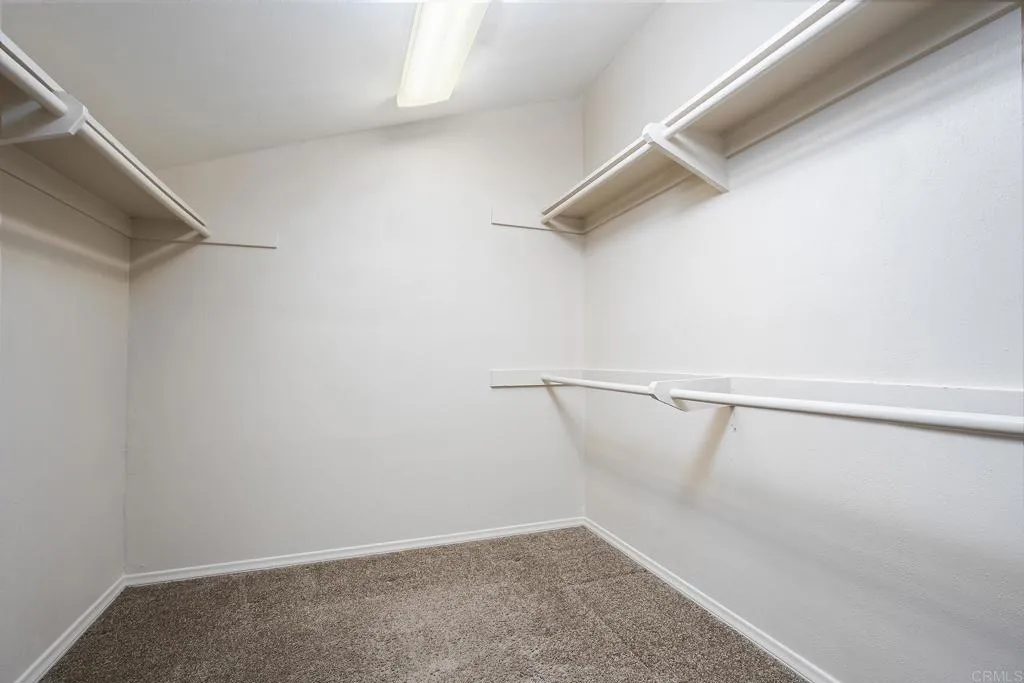 https://cdn.realtyfeed.com/cdn/127/306692544/c17638f750649453616b16e0297babc3.webp