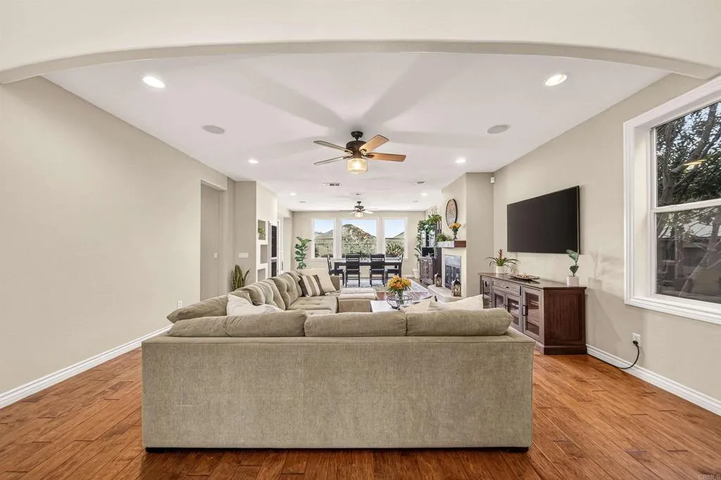 https://cdn.realtyfeed.com/cdn/127/306692556/2bd1e10811d56854789d4df548ab9423.webp