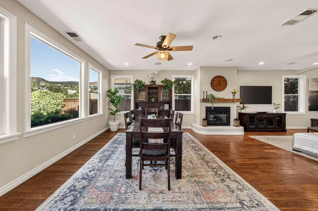 https://cdn.realtyfeed.com/cdn/127/306692556/e9edd6c24ace7a90a30dcc51edb0aad8.webp