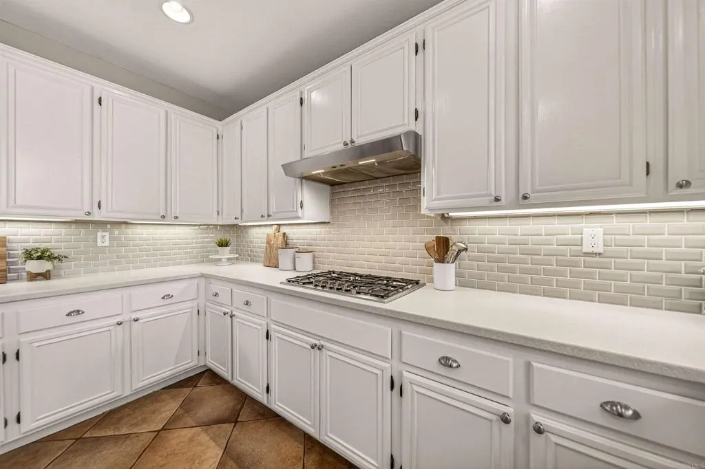 https://cdn.realtyfeed.com/cdn/127/306692556/ed3952ffe7f53c35c9f81232c663e05b.webp