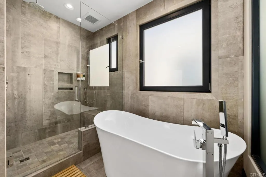 https://cdn.realtyfeed.com/cdn/127/306692574/4fdf81e82603a1f9cba43fe36b98b57b.webp