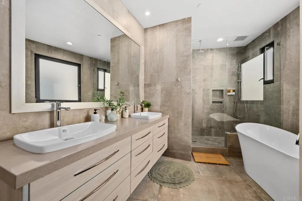 https://cdn.realtyfeed.com/cdn/127/306692574/50aa69cfe53a0641e558f145e2131cb4.webp