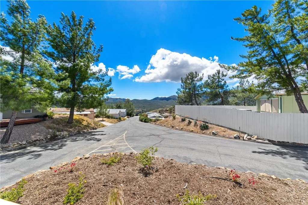 https://cdn.realtyfeed.com/cdn/127/306692604/558f445cf0abe52a500d5a2d27dc1360.webp