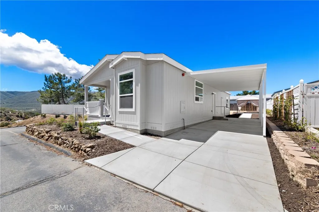 https://cdn.realtyfeed.com/cdn/127/306692604/9ff1b57febad4bcaa272445bafd017bd.webp