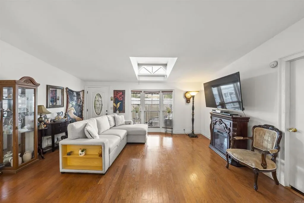 https://cdn.realtyfeed.com/cdn/127/306692642/01a030b672a36f25ae8d049fff02d3ce.webp