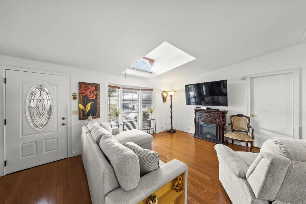 https://cdn.realtyfeed.com/cdn/127/306692642/273c2b31456c1c072d9a82f59e861f31.webp